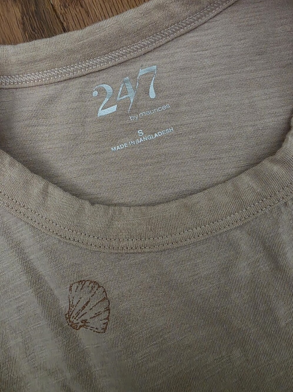 Maurices 24/7 Tan Short-Sleeve Crewneck Tee with Shell Print